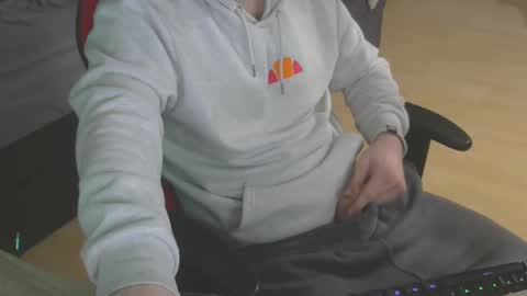 Snapshot of leon_97 chatting on 02/06/25, 01:05 Lele 97 online show from 02/06/25, 01:05