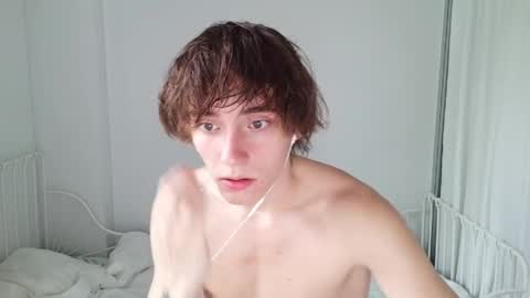 Snapshot of leon_heart666 chatting on 05/10/26, 10:42 Leon online show from 05/10/26, 10:42