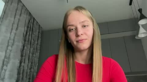 Snapshot of leona_grand chatting on 06/12/26, 12:59 Emma online show from 06/12/26, 12:59