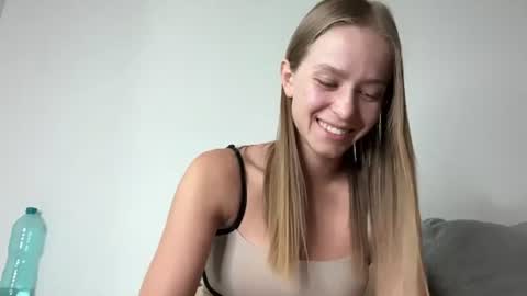 Snapshot of leona_grand chatting on 07/02/26, 01:39 Emma online show from 07/02/26, 01:39