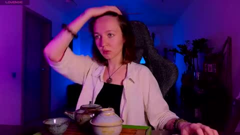 leona online show from 11/23/25, 01:44