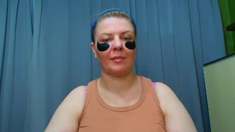 Snapshot of leona_tracie chatting on 05/07/26, 10:26 Leona tracie online show from 05/07/26, 10:26