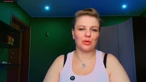 Snapshot of leona_tracie chatting on 05/20/26, 06:58 Leona tracie online show from 05/20/26, 06:58