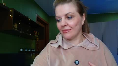 Snapshot of leona_tracie chatting on 05/29/26, 02:42 Leona tracie online show from 05/29/26, 02:42