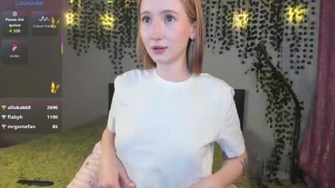 Snapshot of leona_vixen chatting on 04/13/26, 01:44 Leona online show from 04/13/26, 01:44