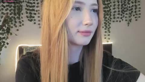 Snapshot of leona_vixen chatting on 05/13/26, 09:17 Leona online show from 05/13/26, 09:17