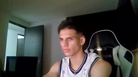 Snapshot of leonandresough chatting on 10/25/25, 11:10 leonandresough online show from 10/25/25, 11:10