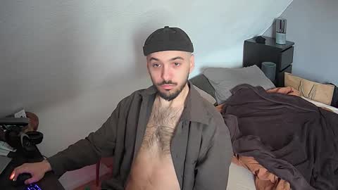 Snapshot of leonardo_grande chatting on 03/20/26, 10:20 Leonardo online show from 03/20/26, 10:20