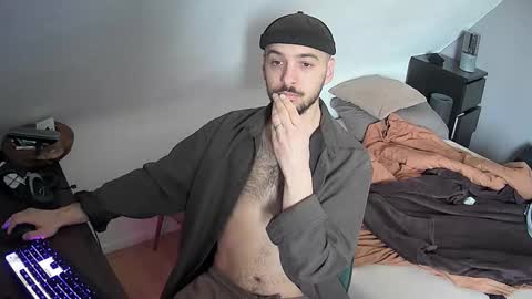Snapshot of leonardo_grande chatting on 03/24/26, 01:38 Leonardo online show from 03/24/26, 01:38