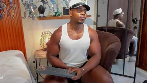 Snapshot of leonardo_jones1 chatting on 09/24/25, 11:30 Leandro jones online show from 09/24/25, 11:30