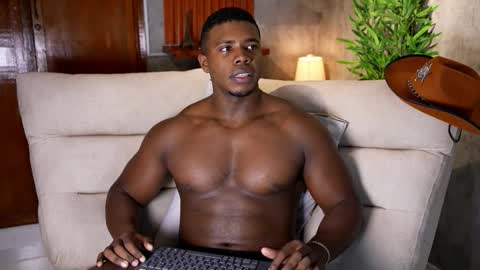 Snapshot of leonardo_jones1 chatting on 10/12/25, 11:53 Leandro jones online show from 10/12/25, 11:53