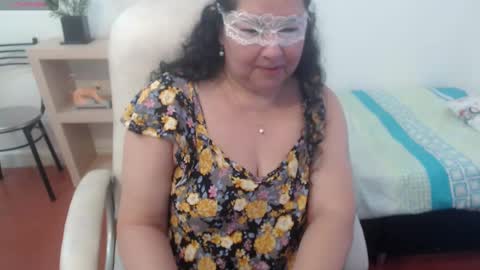 leonela   online show from 02/18/25, 04:37