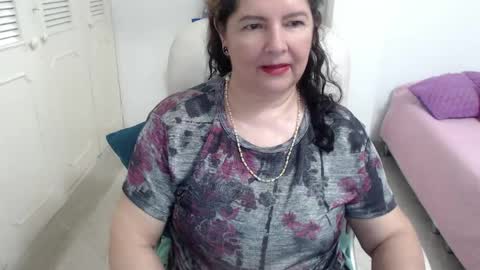 leonela   online show from 04/28/26, 02:27