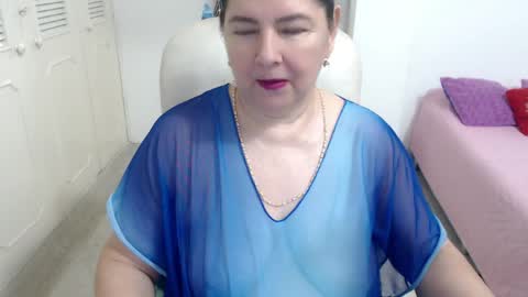 leonela   online show from 05/01/26, 01:32