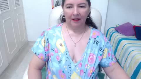 leonela   online show from 05/18/26, 11:43