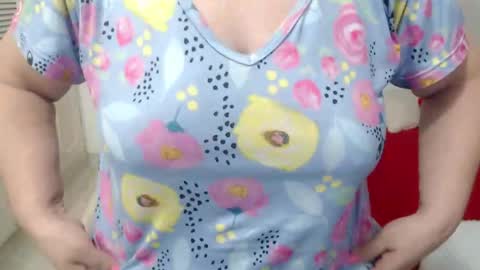 leonela   online show from 06/03/26, 12:02