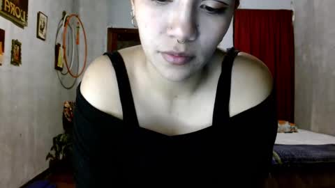 leonela  online show from 09/16/25, 04:24