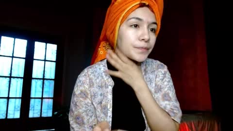 leonela  online show from 10/24/25, 09:44