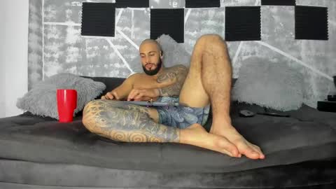 Snapshot of leonidas_k18 chatting on 05/08/26, 02:50 ANDRES online show from 05/08/26, 02:50