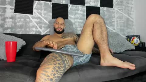 Snapshot of leonidas_k18 chatting on 05/23/26, 04:29 ANDRES online show from 05/23/26, 04:29