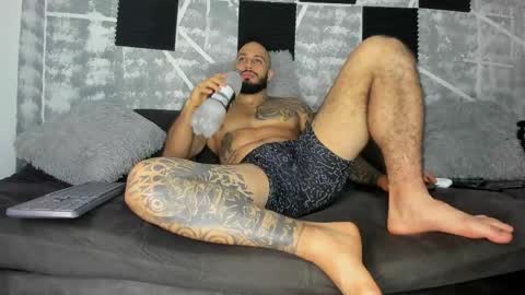 Snapshot of leonidas_k18 chatting on 05/27/26, 03:25 ANDRES online show from 05/27/26, 03:25