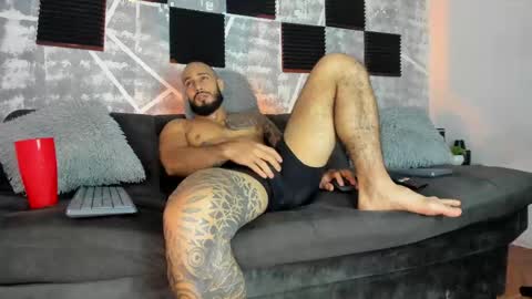 Snapshot of leonidas_k18 chatting on 06/01/26, 12:23 ANDRES online show from 06/01/26, 12:23