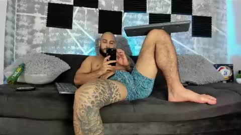 Snapshot of leonidas_k18 chatting on 06/17/26, 03:53 ANDRES online show from 06/17/26, 03:53