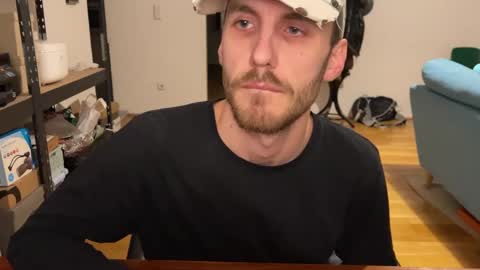 Snapshot of leonvampire chatting on 12/16/24, 04:05 Leon online show from 12/16/24, 04:05