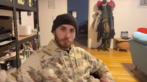 Snapshot of leonvampire chatting on 01/09/25, 03:23 Leon online show from 01/09/25, 03:23