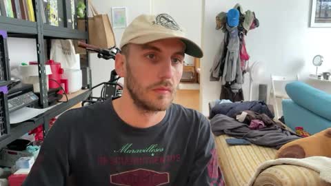 Snapshot of leonvampire chatting on 10/07/25, 10:34 Leon online show from 10/07/25, 10:34