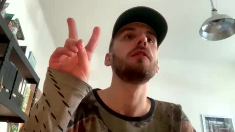 Leon online show from 03/05/26, 01:40