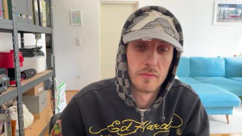 Leon online show from 03/24/26, 08:52