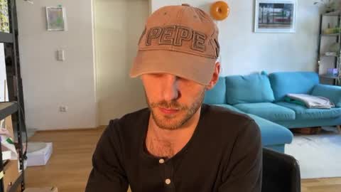 Leon online show from 04/23/26, 12:29