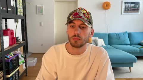 Leon online show from 04/26/26, 12:47