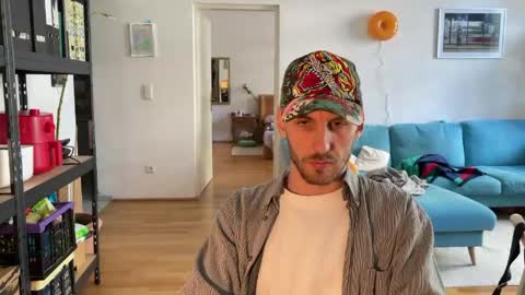 Leon online show from 04/28/26, 01:27