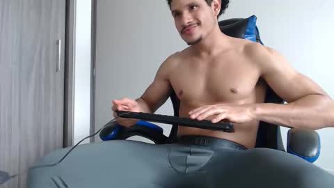 leostorm25 online show from 04/22/26, 08:43