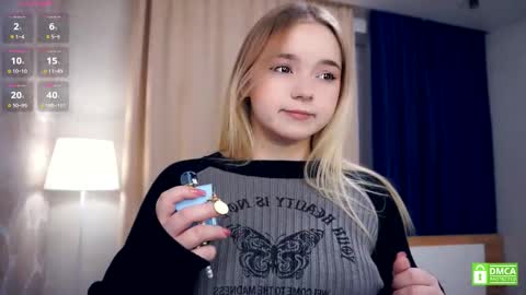 Hello everyone Im Lora Its my first day Were going to have fun together online show from 01/11/26, 05:12