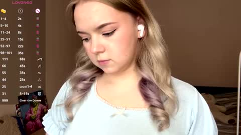 Hello everyone Im Lora Its my first day Were going to have fun together online show from 02/16/26, 07:04