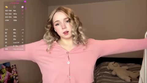 Hello everyone Im Lora Its my first day Were going to have fun together online show from 03/04/26, 04:40