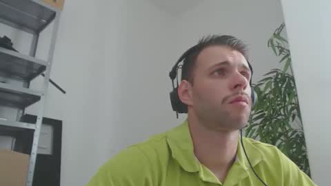 leozinhohd online show from 09/30/25, 04:45