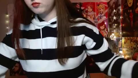 Snapshot of leraaa72 chatting on 12/22/25, 07:33 little secret online show from 12/22/25, 07:33