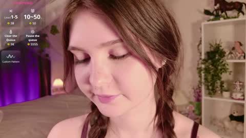 Nicole Moore online show from 04/21/26, 04:01