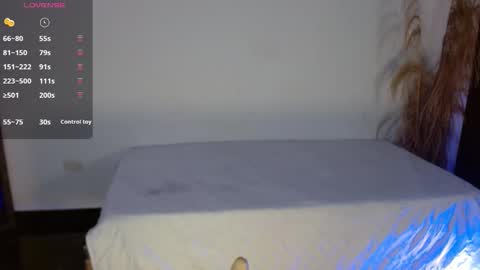 Snapshot of leslie17_ chatting on 09/22/25, 01:02 Leslie online show from 09/22/25, 01:02