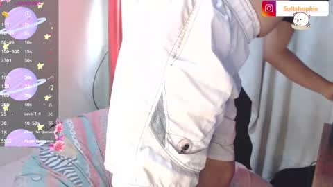 Snapshot of leslie__anderson chatting on 09/20/25, 12:17 Leslie online show from 09/20/25, 12:17