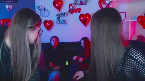 leslie_bird online show from 02/18/26, 08:38