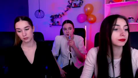 leslie_bird online show from 04/03/26, 08:12