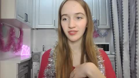 Snapshot of leslie_my_lovee chatting on 12/22/24, 10:58  LESLIE   online show from 12/22/24, 10:58