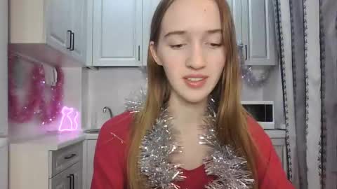 Snapshot of leslie_my_lovee chatting on 12/24/24, 03:16  LESLIE   online show from 12/24/24, 03:16