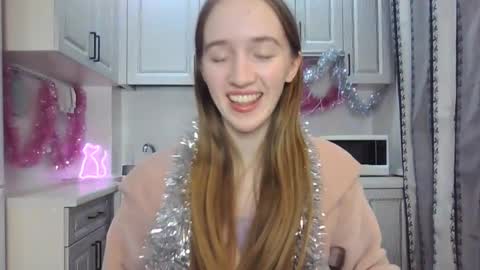 Snapshot of leslie_my_lovee chatting on 12/24/24, 10:06  LESLIE   online show from 12/24/24, 10:06