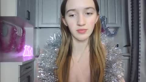 Snapshot of leslie_my_lovee chatting on 12/26/24, 12:14  LESLIE   online show from 12/26/24, 12:14